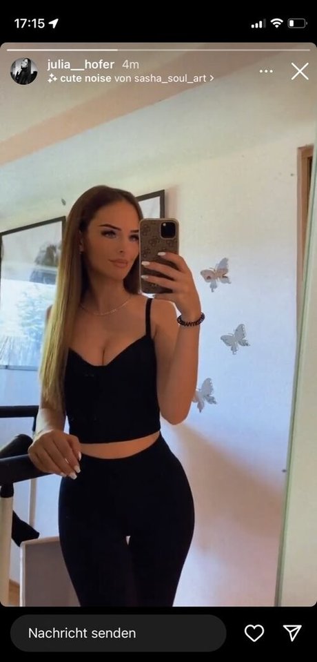 Julia Hofer Oben ohne OnlyFans