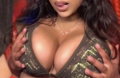 Ninathepony OnlyFans Brüste Bild