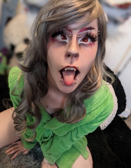 Roadkillinit OnlyFans Brüste Bild