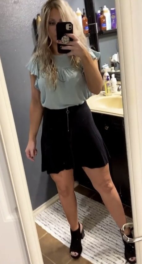 Ashleelyn__ OnlyFans-Leak