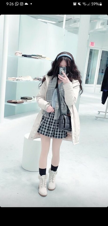 Aru rinh Nacktbilder von OnlyFans geleakt