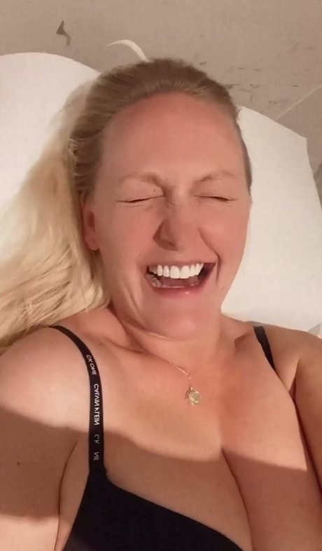 Helen Scott OnlyFans Strip