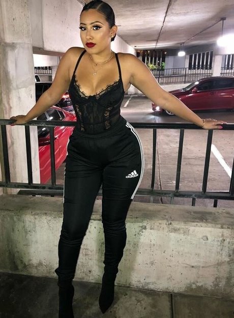 Victoriaines Nacktbilder OnlyFans geleakt