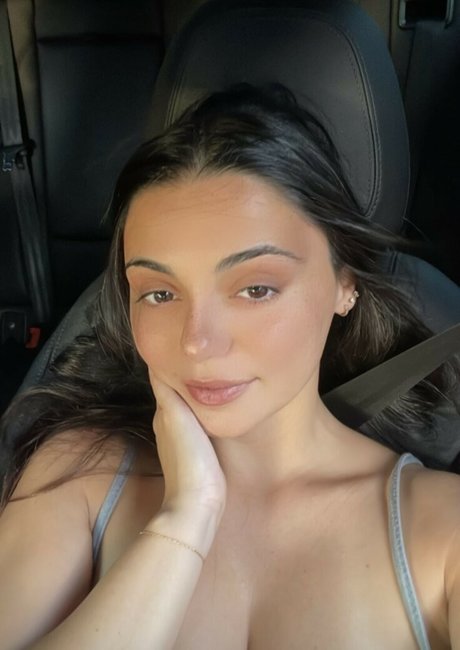 foreignmatee OnlyFans nackte Brüste