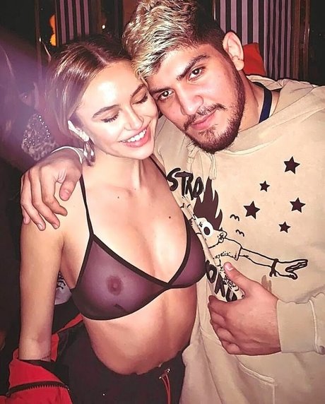 Belle Hamlin Titten OnlyFans