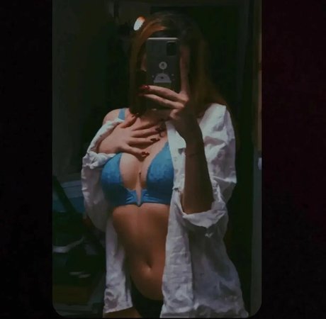 ili ncandreea0 OnlyFans Fotos