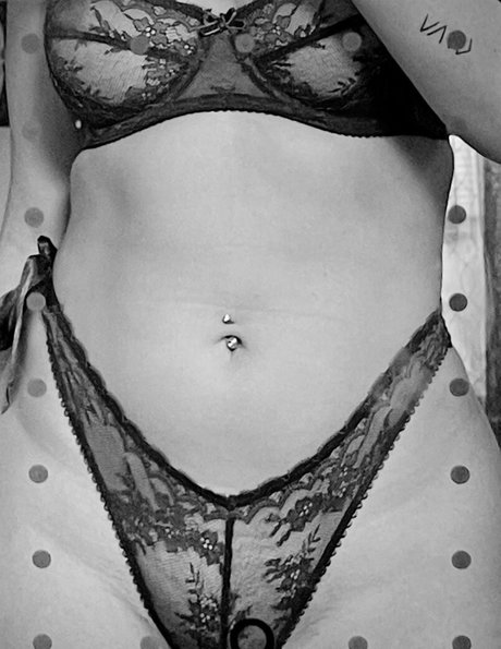 desvalenx OnlyFans Striptease