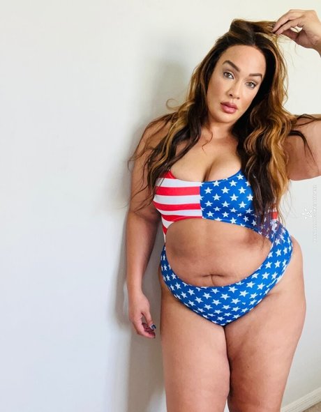 Nia Jax Lina Fanene OnlyFans Bilder geleakt