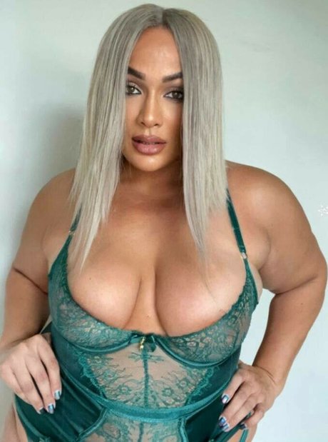 Nia Jax Lina Fanene Nacktbilder OnlyFans geleakt