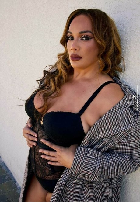 Nia Jax Lina Fanene NurlyFans-Pornos