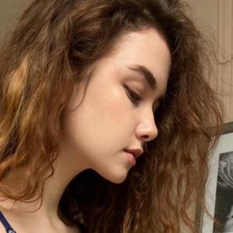 Petitesofi OnlyFans nackte Brüste