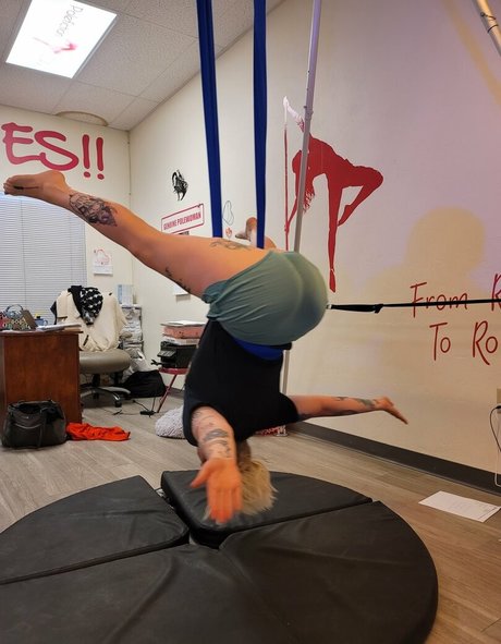 Skeletons twin Kostenlose OnlyFans-Inhalte