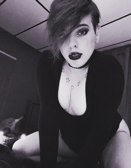 out there rowan OnlyFans Nacktbilder