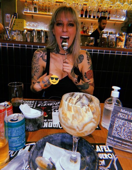 sans3v3rini OnlyFans Model Bilder