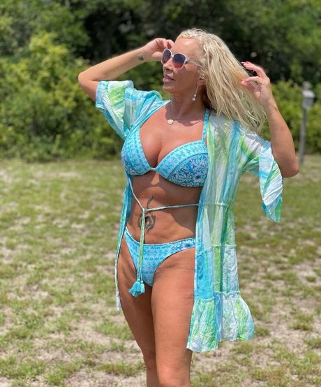 MelissaLee Strip OnlyFans