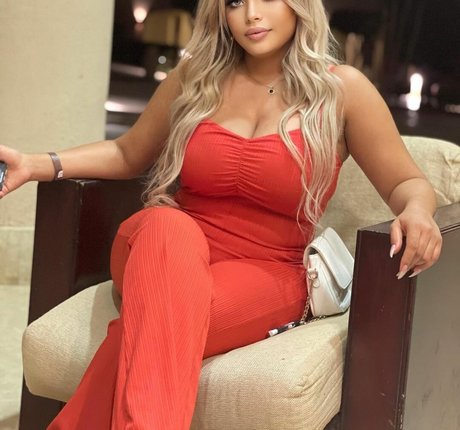 Deli Sana OnlyFans schlank