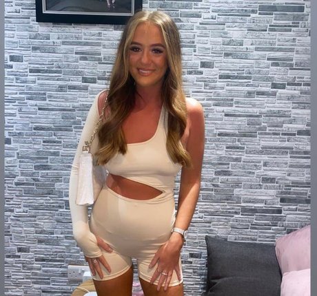 Anna Hollins Nacktbilder OnlyFans Leaks