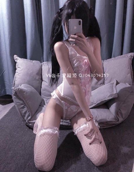 Jinuuu OnlyFans Striptease