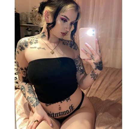 intoxifyingflxwers OnlyFans Modelfoto