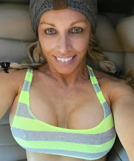 SouthernStyle Chick OnlyFans Model Fotos