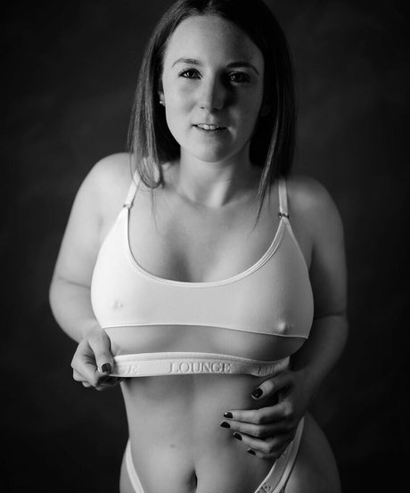 isbllx OnlyFans Model Fotos