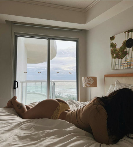 Maddy Young Oben ohne OnlyFans