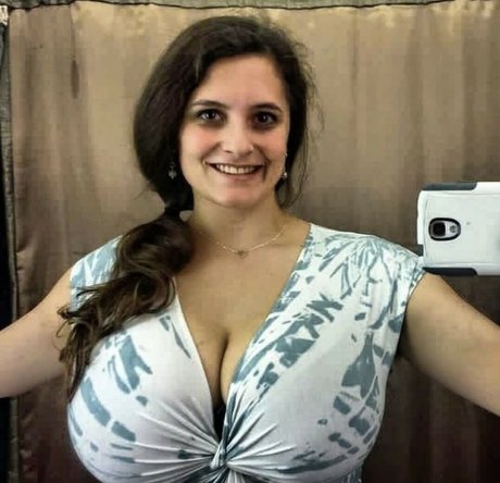 Avery Millah OnlyFans Bilder geleakt