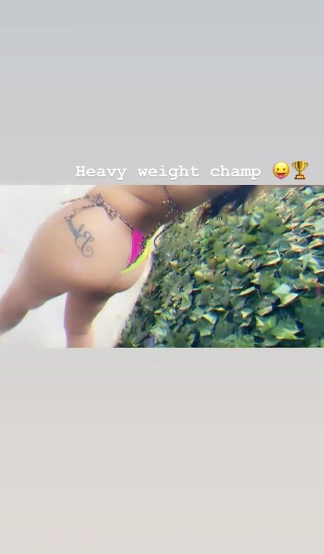 Ash Kaash OnlyFans schlank