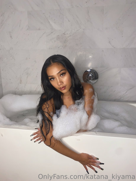 Katana Kiyama_ OnlyFans Fotos