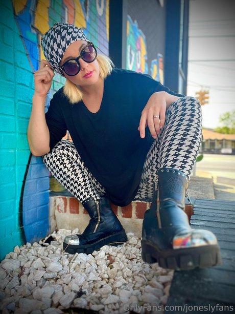 Lindsay Jones OnlyFans gratis