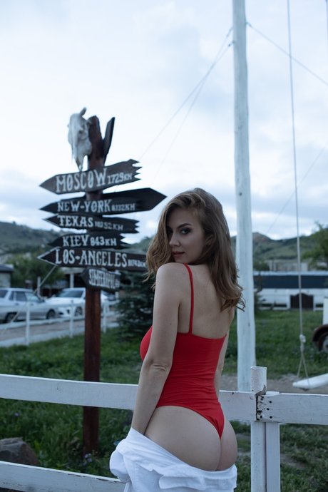 Inessa Chimato_ OnlyFans Bilder