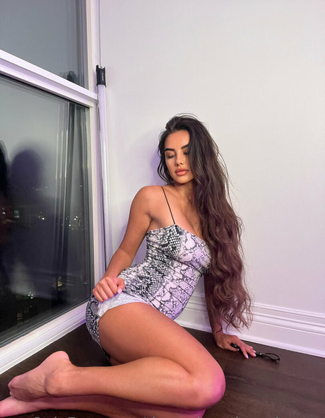 Sara Shah OnlyFans schlank