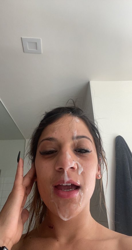 Gbabezzz_ OnlyFans Striptease