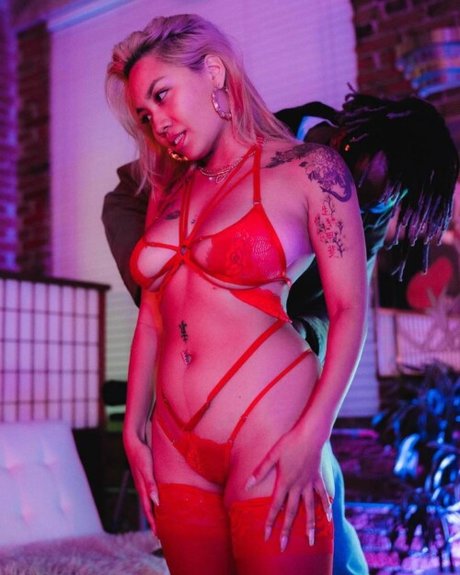 Victoria Kuang_ Brüste OnlyFans