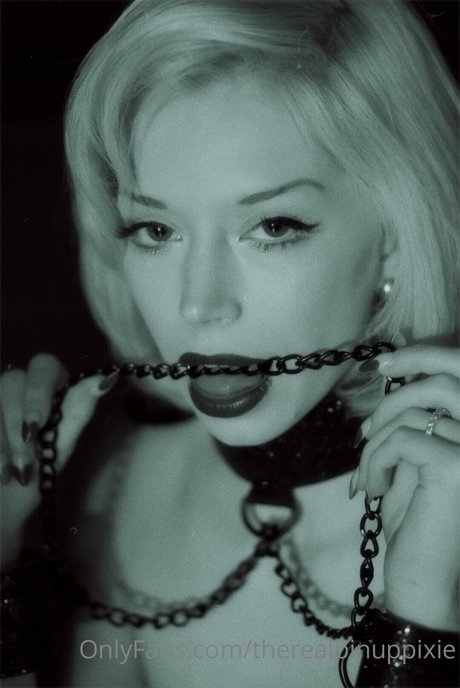 Pinup pixie OnlyFans Striptease