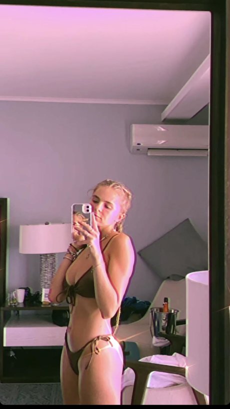 Lies Zhara_ OnlyFans Inhalte