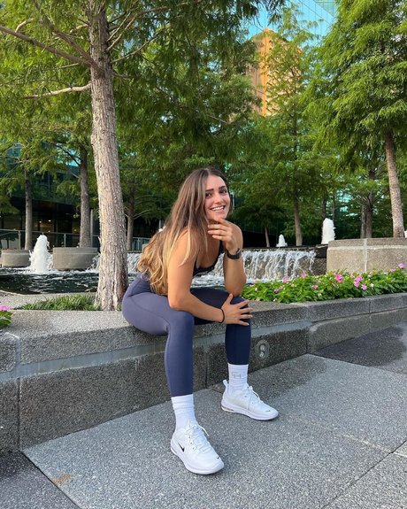 Michela Arbocco OnlyFans Striptease