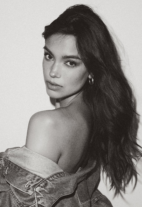 Sarah Lewis OnlyFans Beiträge