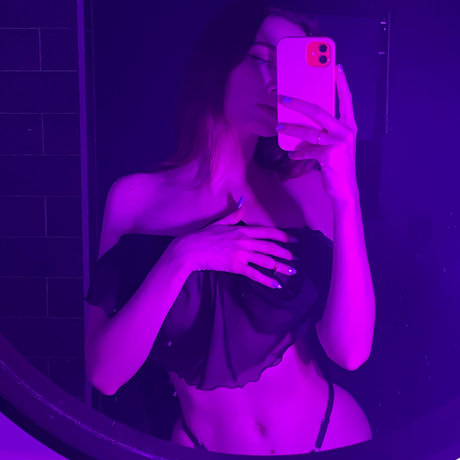 Pumpur mur OnlyFans Model Bilder