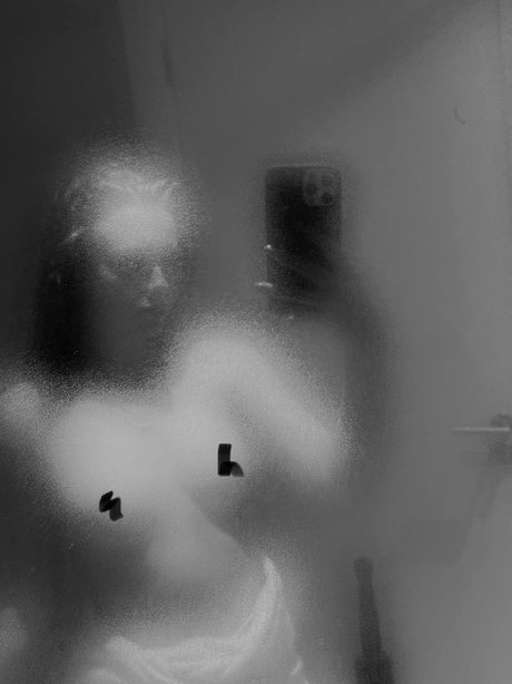 Vlada Dobryak OnlyFans Bilder