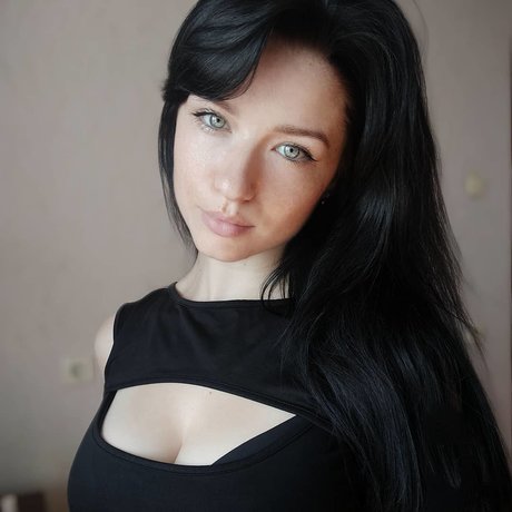 Innervus_ Nacktbilder von OnlyFans geleakt