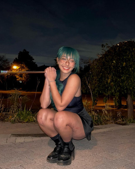 Sabrina Pezeshkian_ OnlyFans Brüste Bild