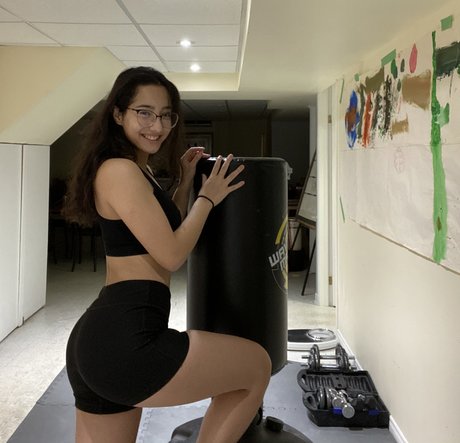 Sabrina Pezeshkian_ Nacktpornos von OnlyFans geleakt