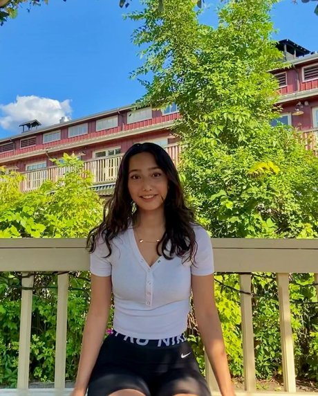 Sabrina Pezeshkian_ OnlyFans Leaj