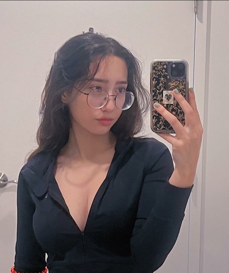 Sabrina Pezeshkian_ Nacktbilder von OnlyFans geleakt