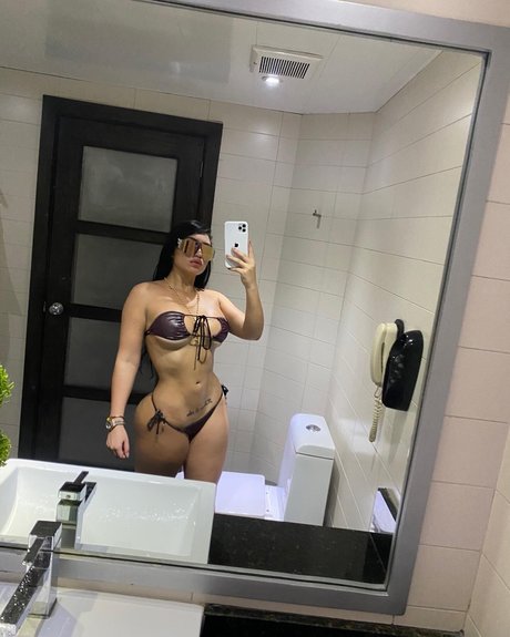 Colombiana Bombshell Mel OnlyFans Leak