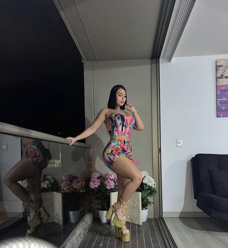 Colombiana Bombshell Mel OnlyFans geleakte Bilder