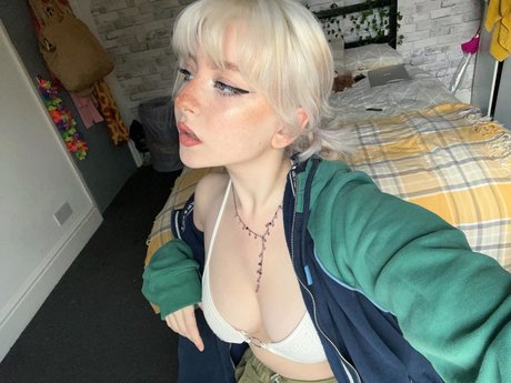 M Ae 3 Geleakte OnlyFans-Inhalte