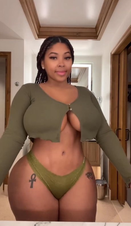 Shadee Monique Nacktpornos auf OnlyFans