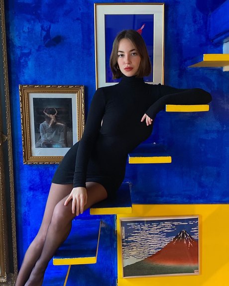 Amelie Manzoli OnlyFans